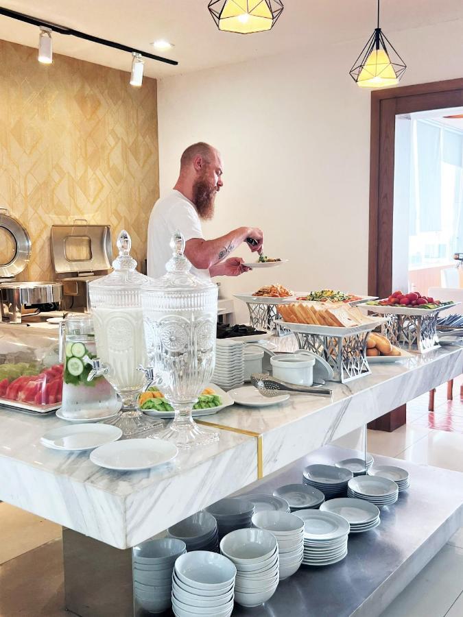 Anh Phuong Hotel & Apartment Дананг Екстериор снимка